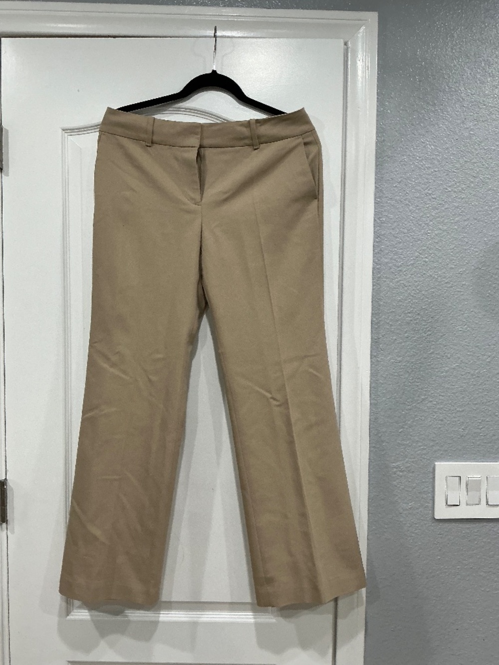 Ann Taylor: Khaki Tan Tailored Straight Leg Dress Pants Trousers